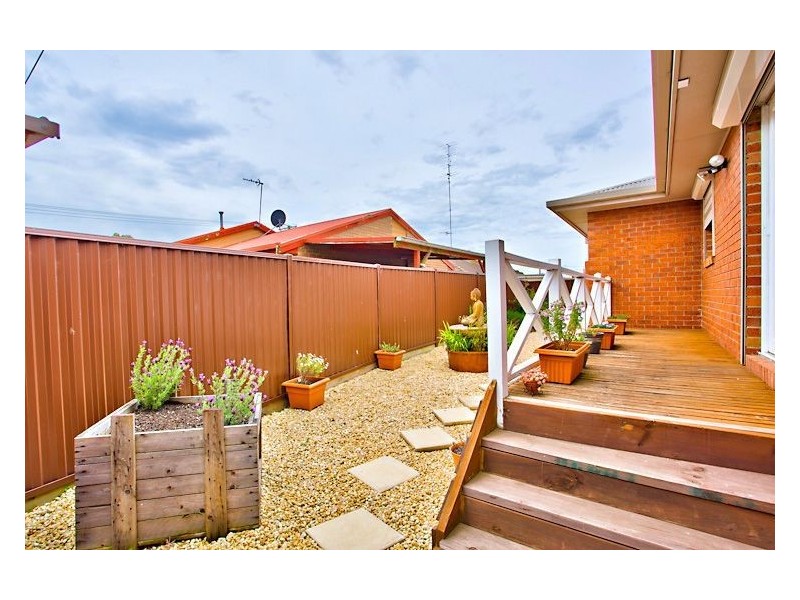 2/8 Darling Street, Sebastopol VIC 3356