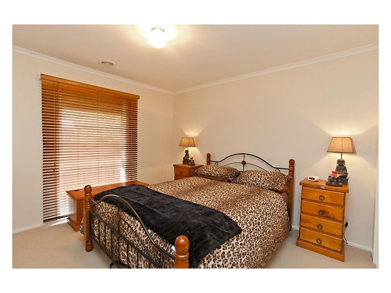 2/8 Darling Street, Sebastopol VIC 3356