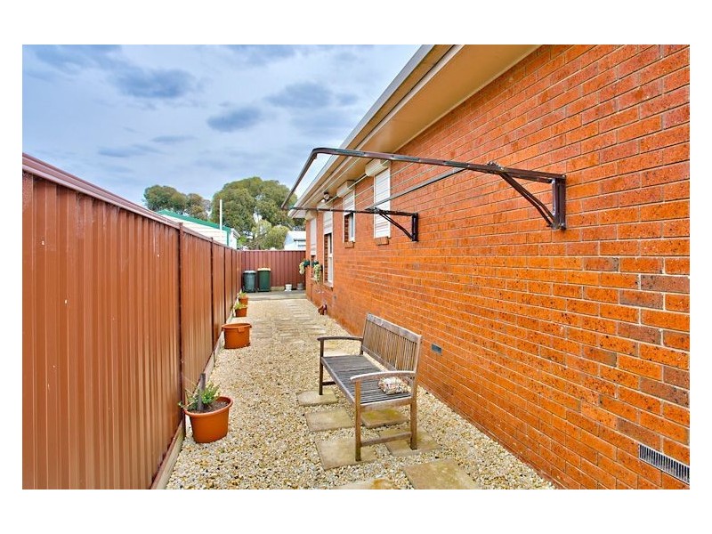 2/8 Darling Street, Sebastopol VIC 3356