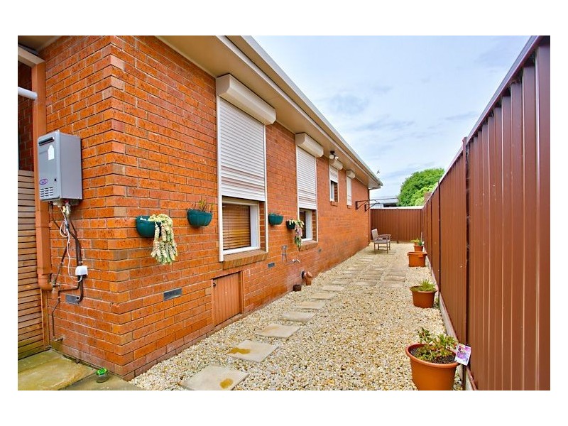 2/8 Darling Street, Sebastopol VIC 3356