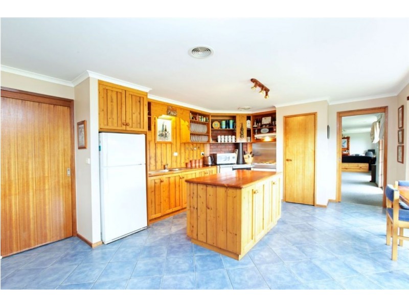 350 Hoveys Road, Napoleons VIC 3352