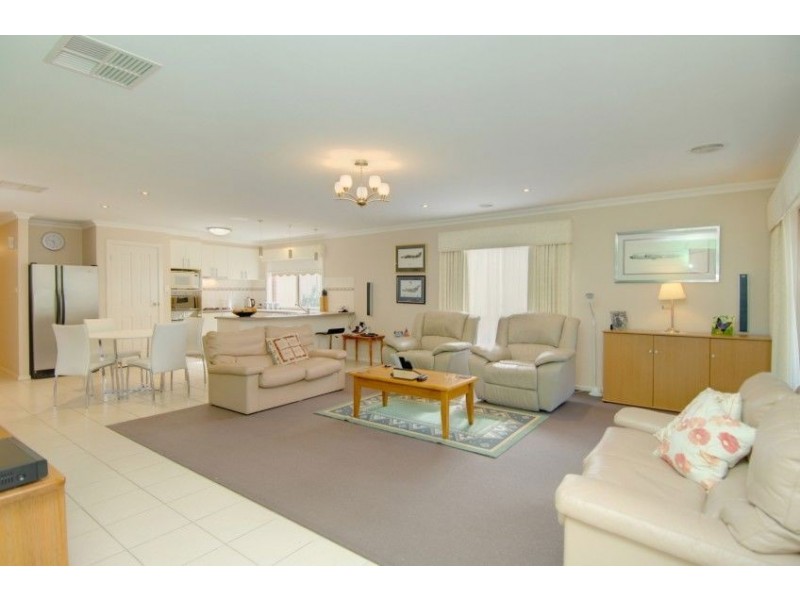 130 Canadian Lakes Boulevard, Canadian VIC 3350