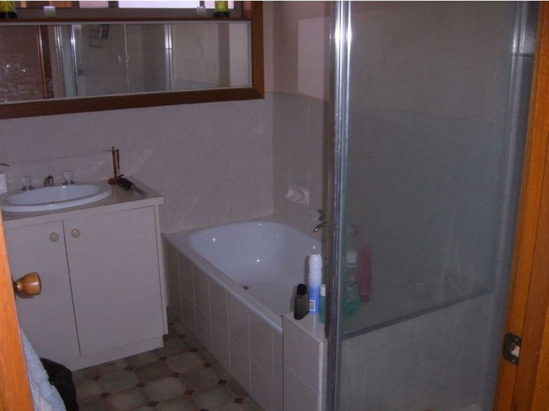 2/208 Rubicon Street, Sebastopol VIC 3356