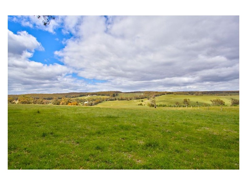 630 Post Office Road, Ross Creek VIC 3351