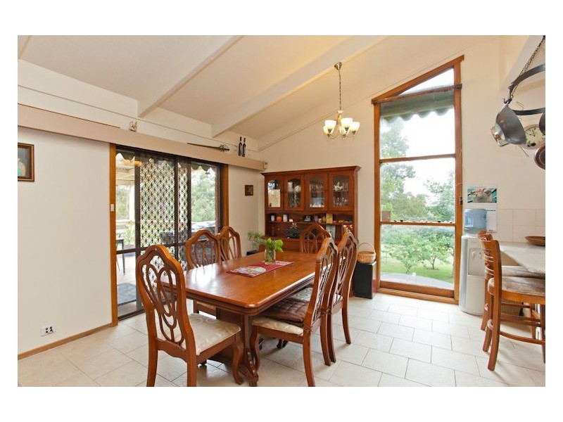 630 Post Office Road, Ross Creek VIC 3351