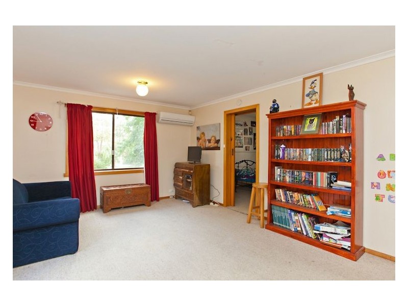 630 Post Office Road, Ross Creek VIC 3351