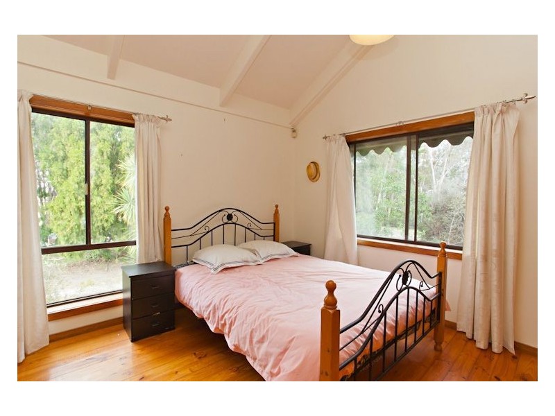 630 Post Office Road, Ross Creek VIC 3351