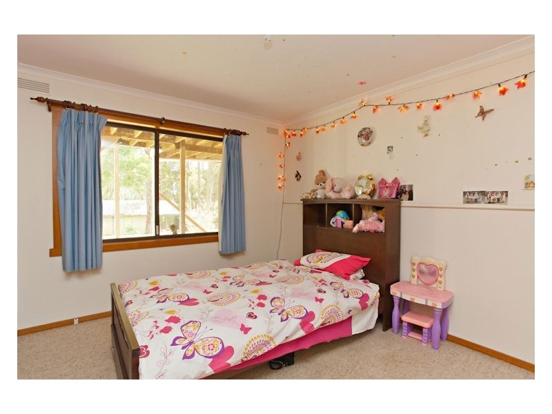 630 Post Office Road, Ross Creek VIC 3351