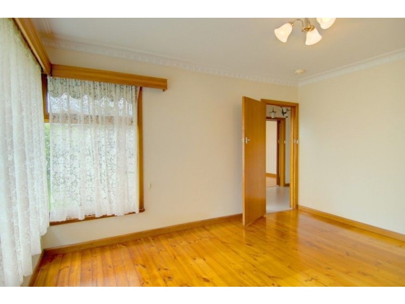 6 Pauls Crescent, Wendouree VIC 3355