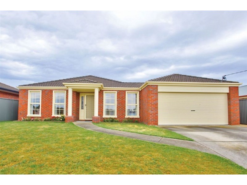13 Ealing Avenue, Wendouree VIC 3355