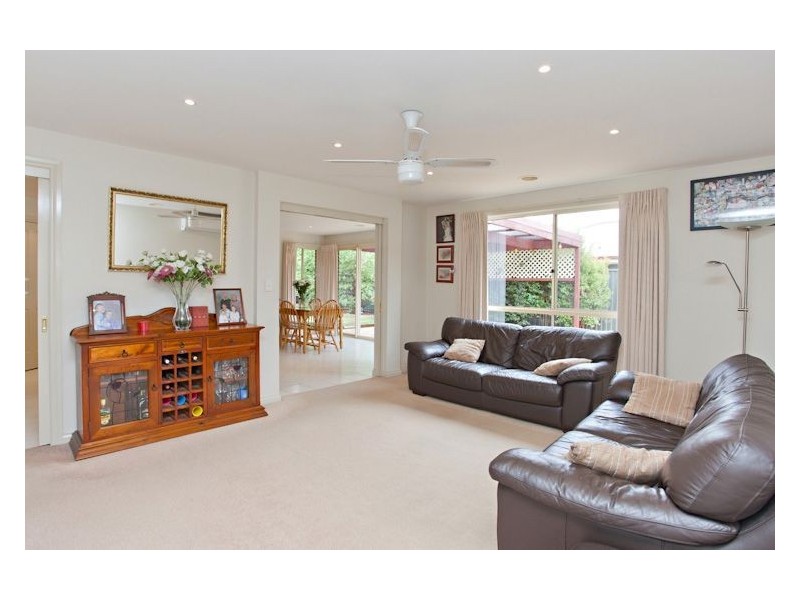 13 Ealing Avenue, Wendouree VIC 3355