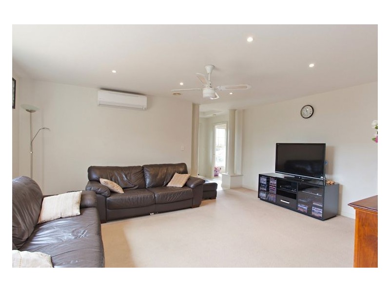 13 Ealing Avenue, Wendouree VIC 3355