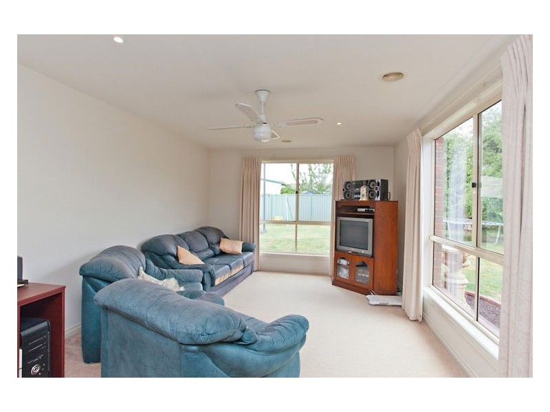 13 Ealing Avenue, Wendouree VIC 3355