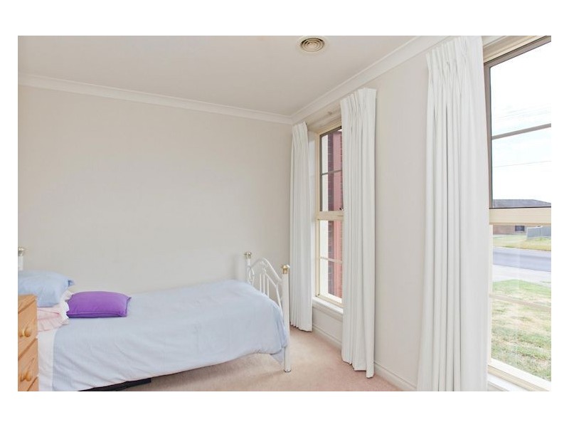 13 Ealing Avenue, Wendouree VIC 3355