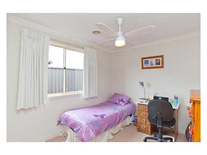 13 Ealing Avenue, Wendouree VIC 3355