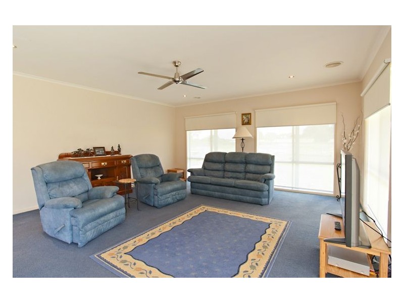 41 Erin Court, Wallace VIC 3352