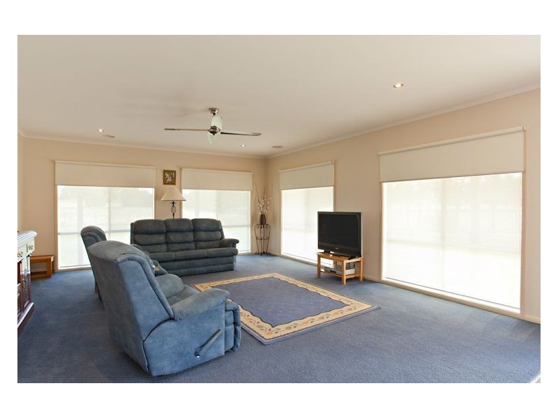 41 Erin Court, Wallace VIC 3352