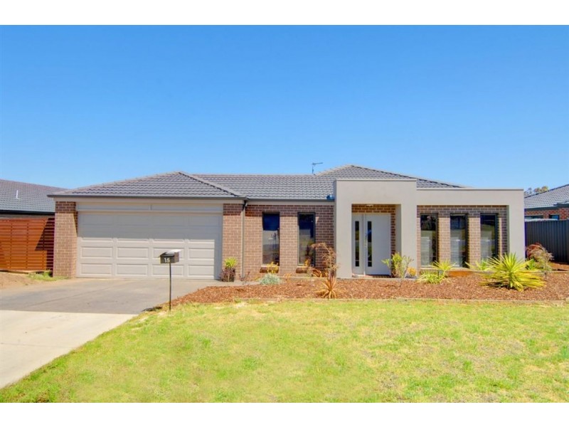 15 Cartledge Avenue, Mount Clear VIC 3350