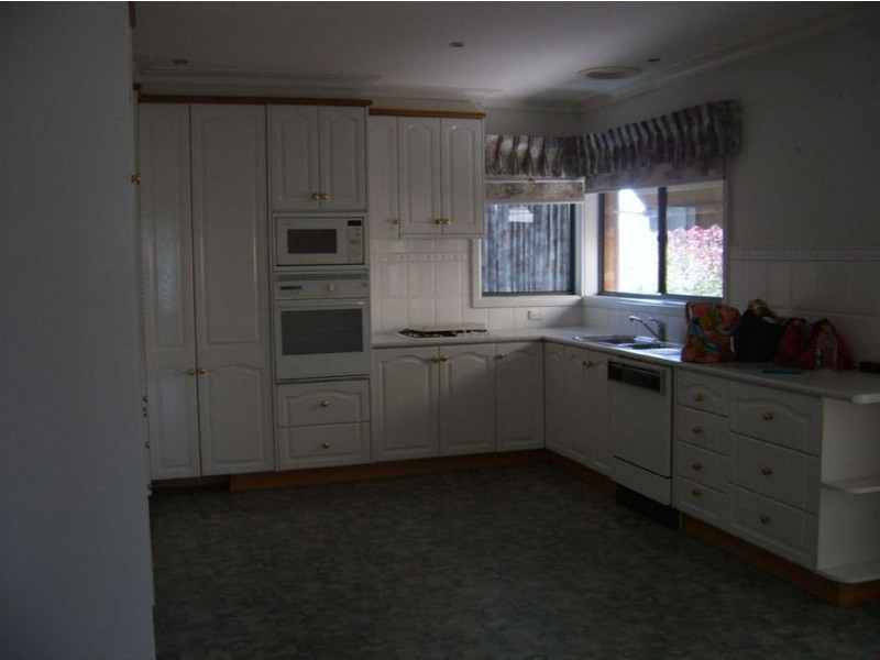 10 Tinworth Avenue, Mount Clear VIC 3350