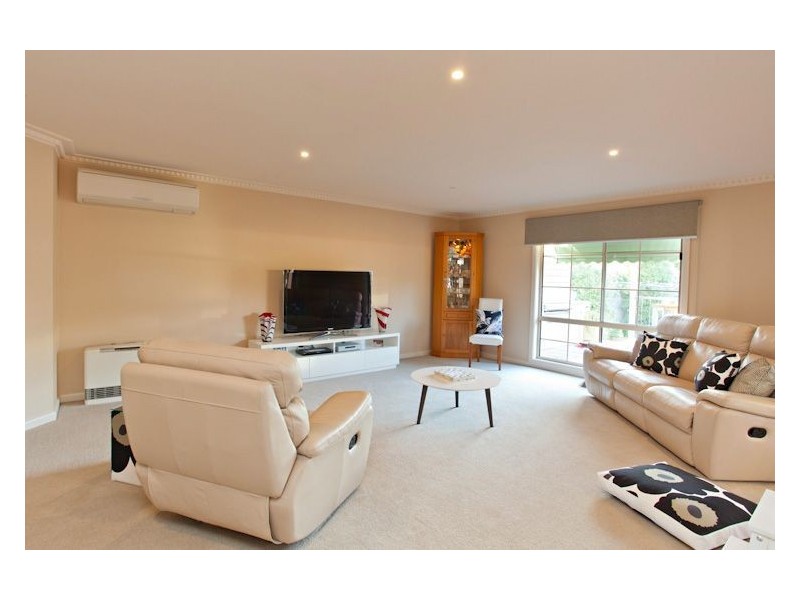 6 Cardigan Avenue, Alfredton VIC 3350