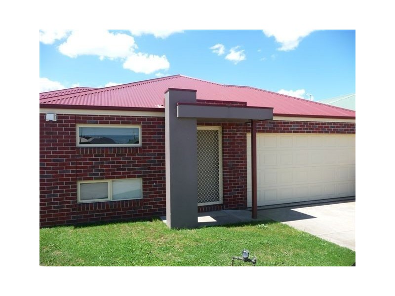 61 McNulty Drive, Wendouree VIC 3355