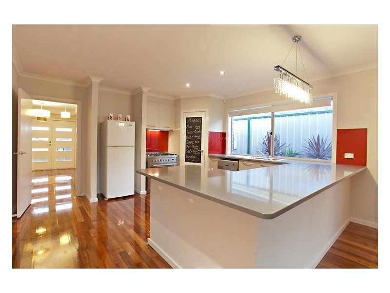 8 Horwood Drive, Mount Clear VIC 3350