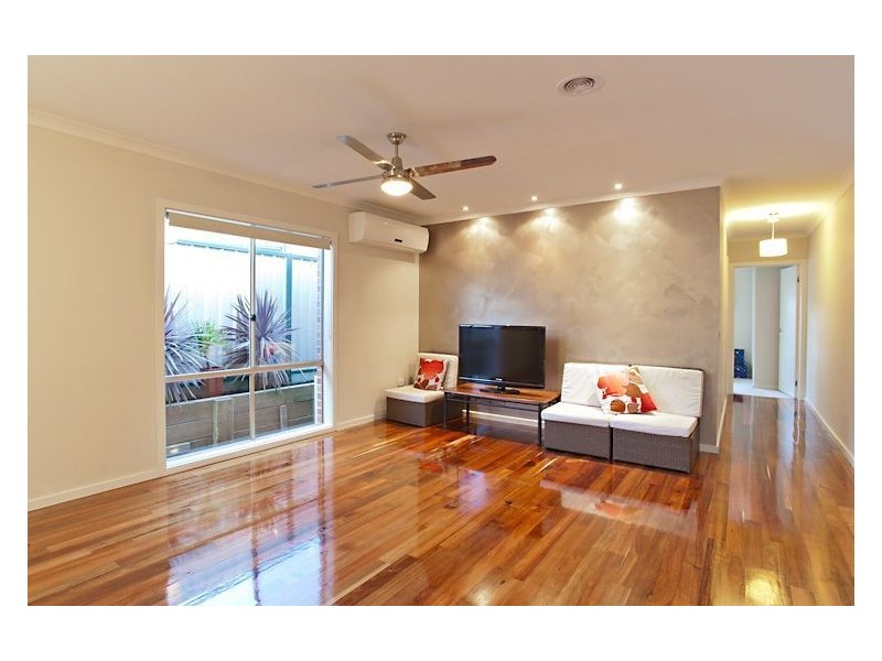 8 Horwood Drive, Mount Clear VIC 3350