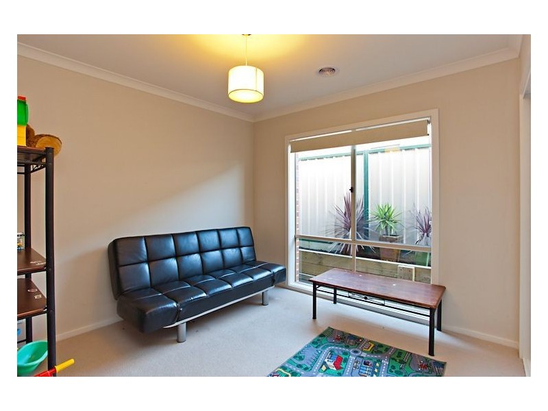 8 Horwood Drive, Mount Clear VIC 3350