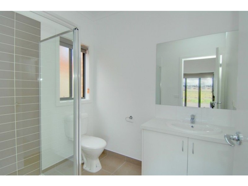 37 Chifley Drive, Delacombe VIC 3356