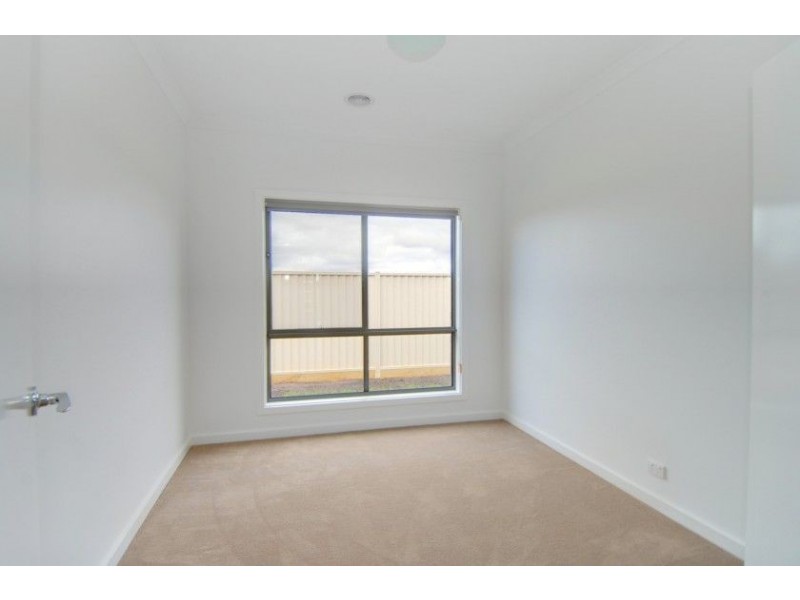 37 Chifley Drive, Delacombe VIC 3356