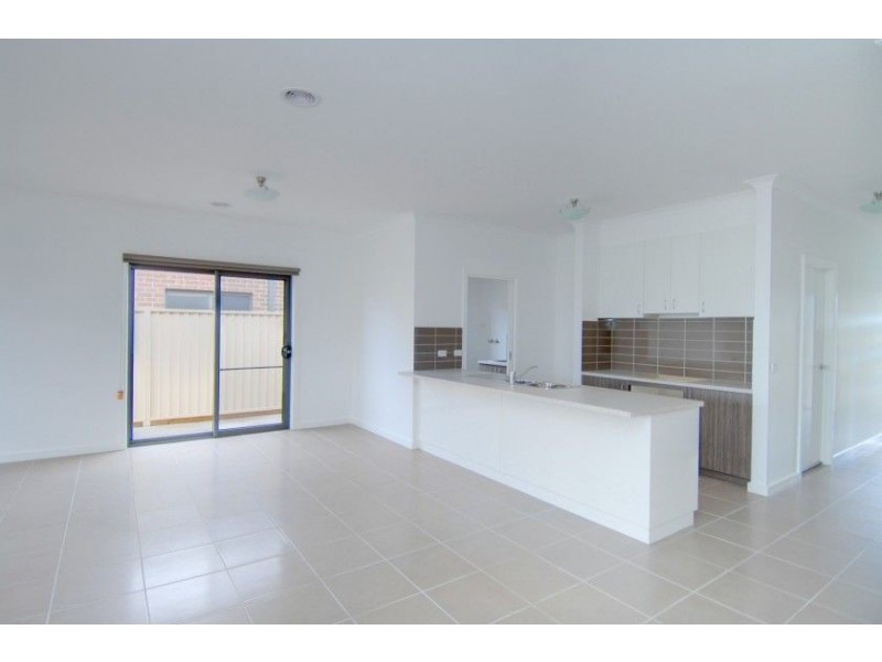 37 Chifley Drive, Delacombe VIC 3356