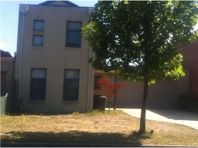 26 Lake Gardens Ave, Lake Gardens VIC 3355