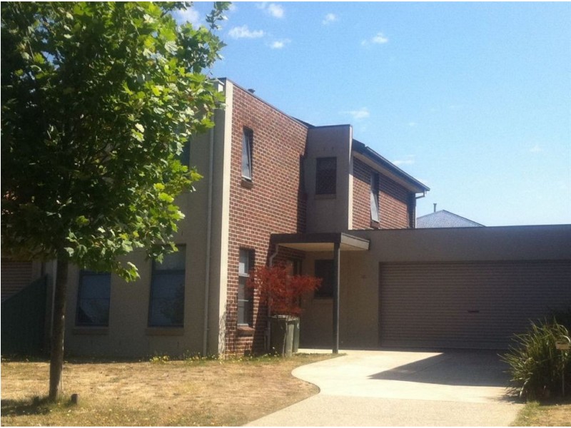 26 Lake Gardens Ave, Lake Gardens VIC 3355