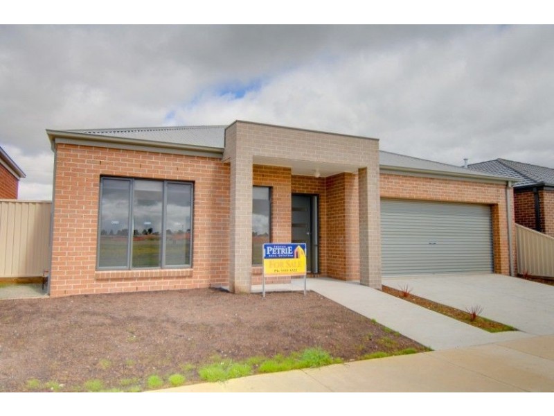 37 Chifley Drive, Delacombe VIC 3356