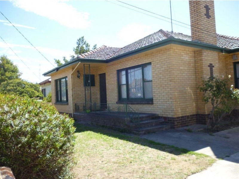 18 Shirley Street, Wendouree VIC 3355