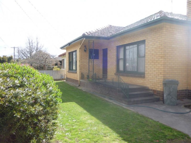 18 Shirley Street, Wendouree VIC 3355