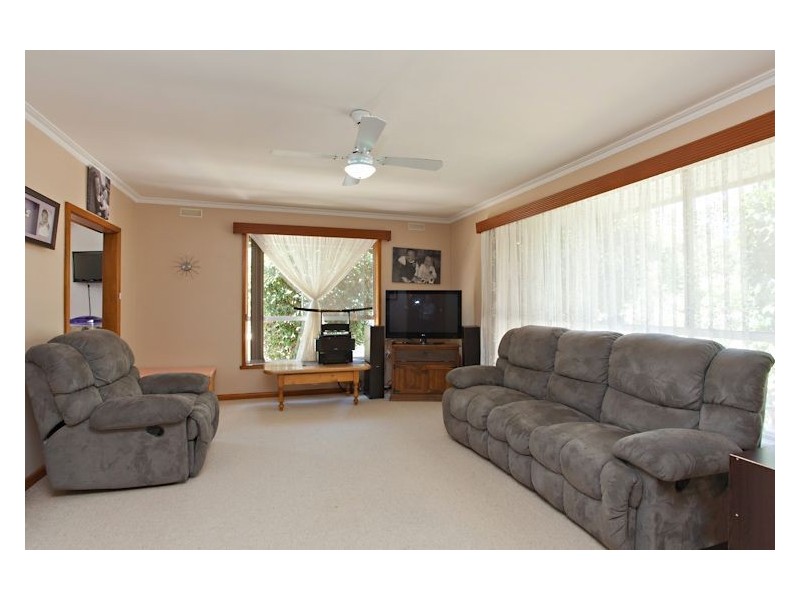 21 Semmens Ave, Creswick VIC 3363