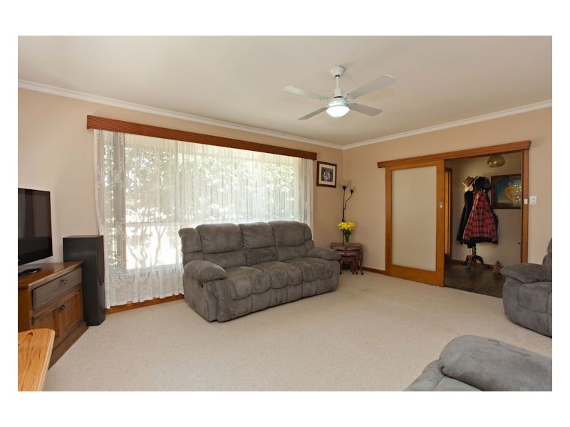 21 Semmens Ave, Creswick VIC 3363