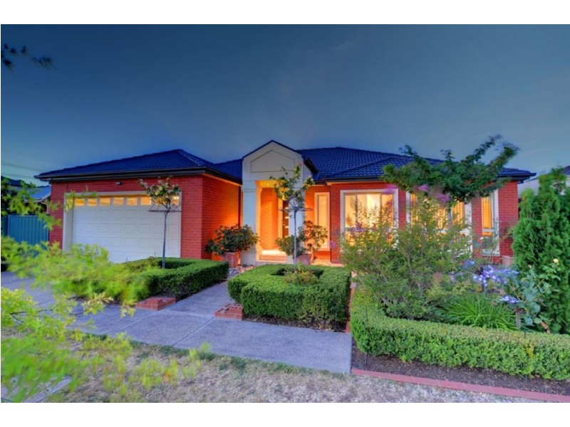 32 St Chester Avenue, Lake Gardens VIC 3355