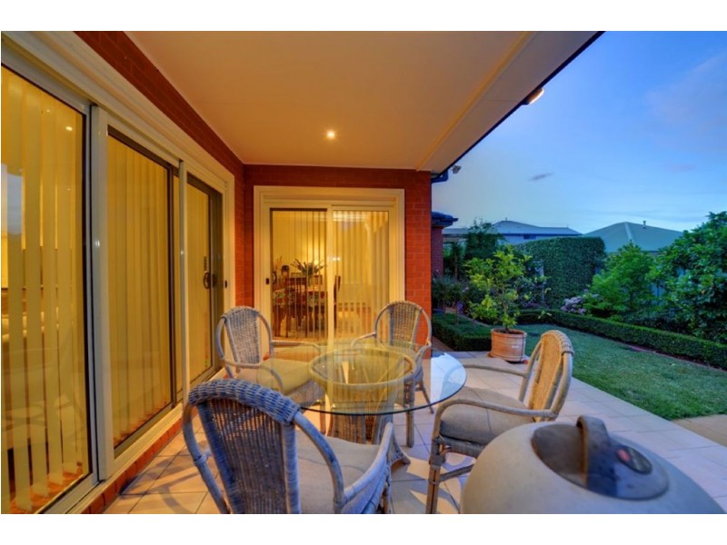 32 St Chester Avenue, Lake Gardens VIC 3355