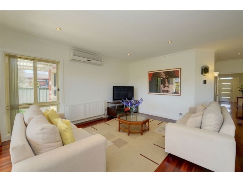 32 St Chester Avenue, Lake Gardens VIC 3355