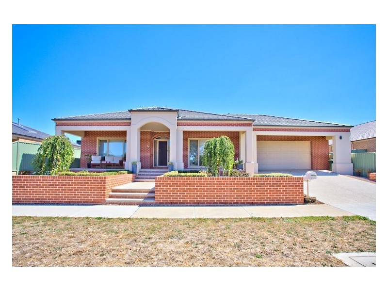 18 Waterford Drive, Miners Rest VIC 3352