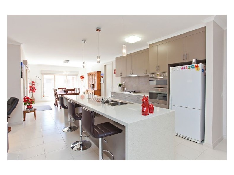 18 Waterford Drive, Miners Rest VIC 3352