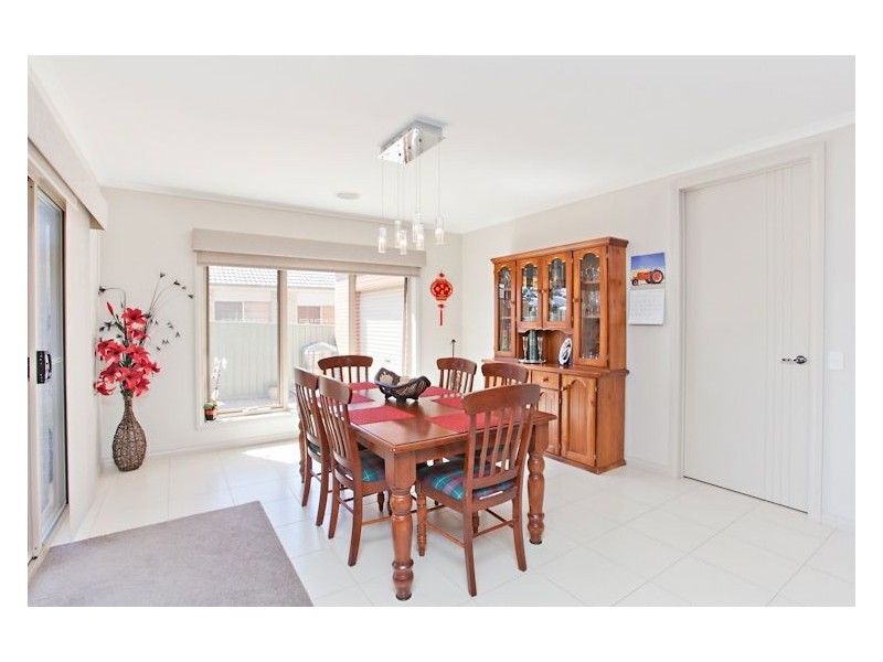 18 Waterford Drive, Miners Rest VIC 3352