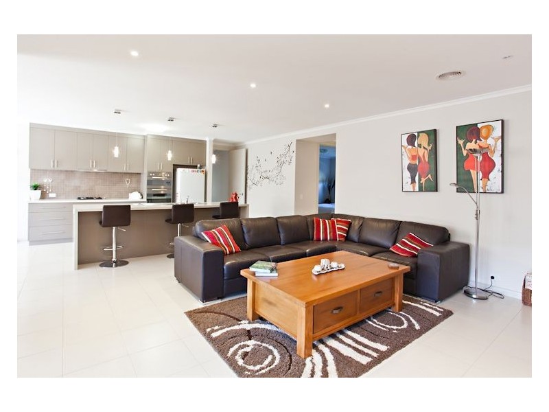 18 Waterford Drive, Miners Rest VIC 3352