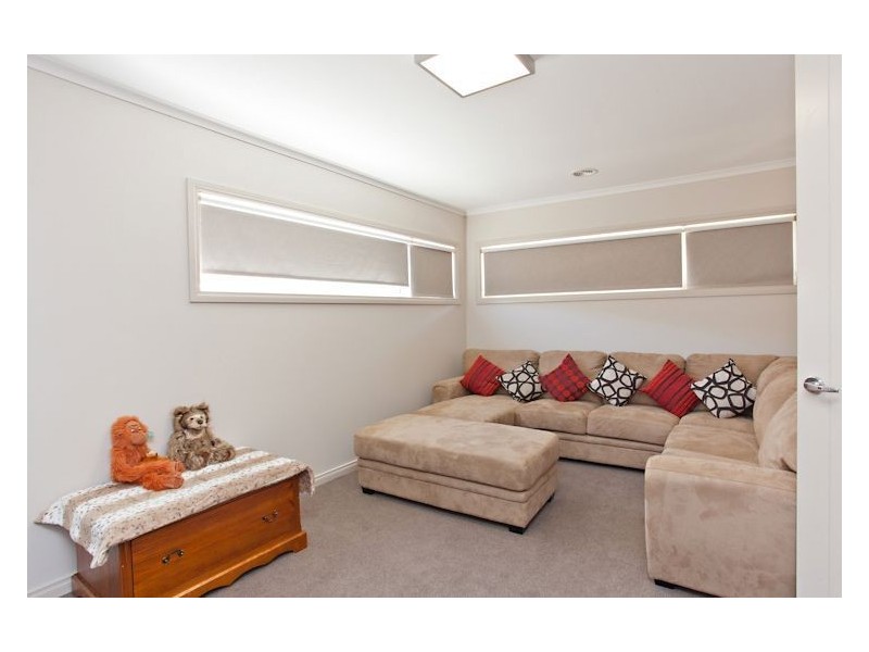 18 Waterford Drive, Miners Rest VIC 3352