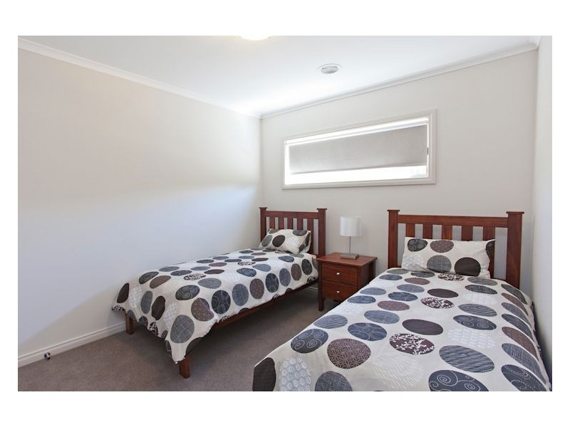 18 Waterford Drive, Miners Rest VIC 3352