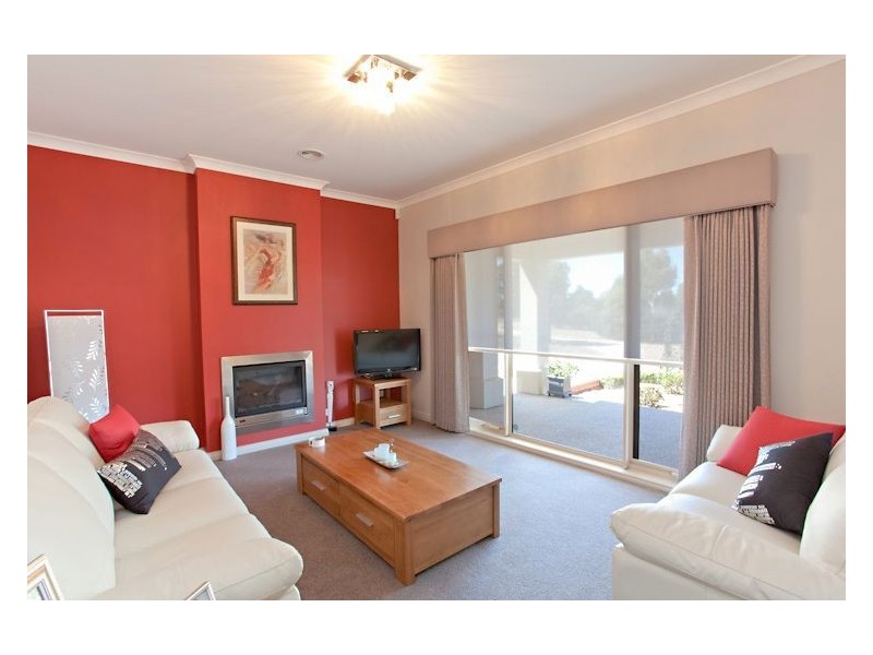 18 Waterford Drive, Miners Rest VIC 3352