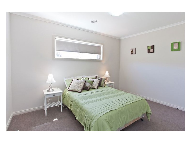 18 Waterford Drive, Miners Rest VIC 3352