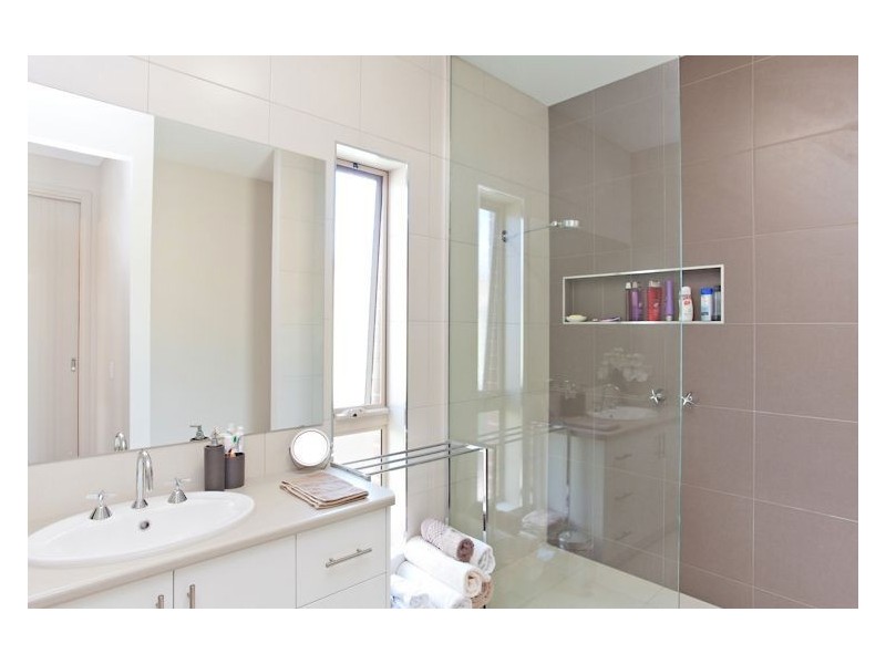 18 Waterford Drive, Miners Rest VIC 3352